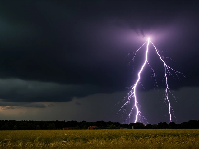 Code geel onweer Nederland: hagel, windstoten en wateroverlast